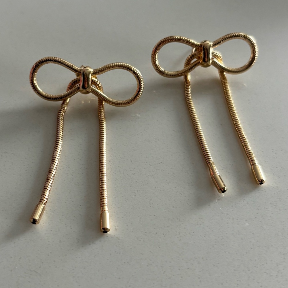 Gold Tone Bow Drop Earrings Adorable Millennial Gen Z Y2K Bows Dangle
